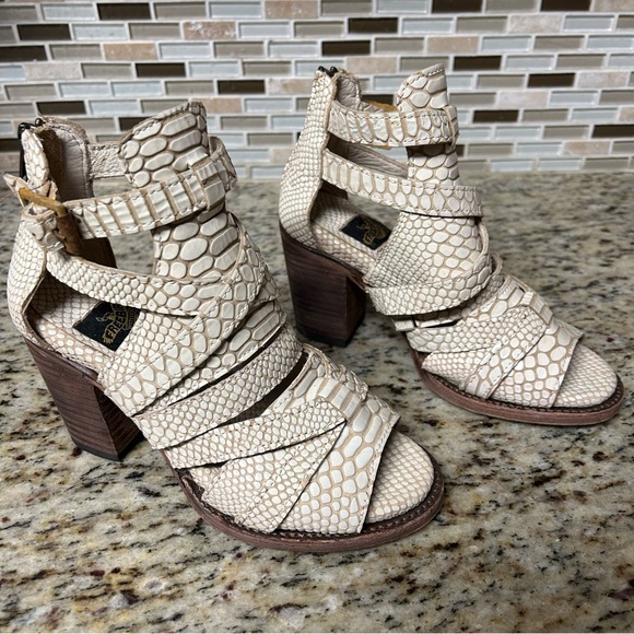Freebird Claw Sandal Block Heel in White Snake Size 6 - Picture 3 of 13